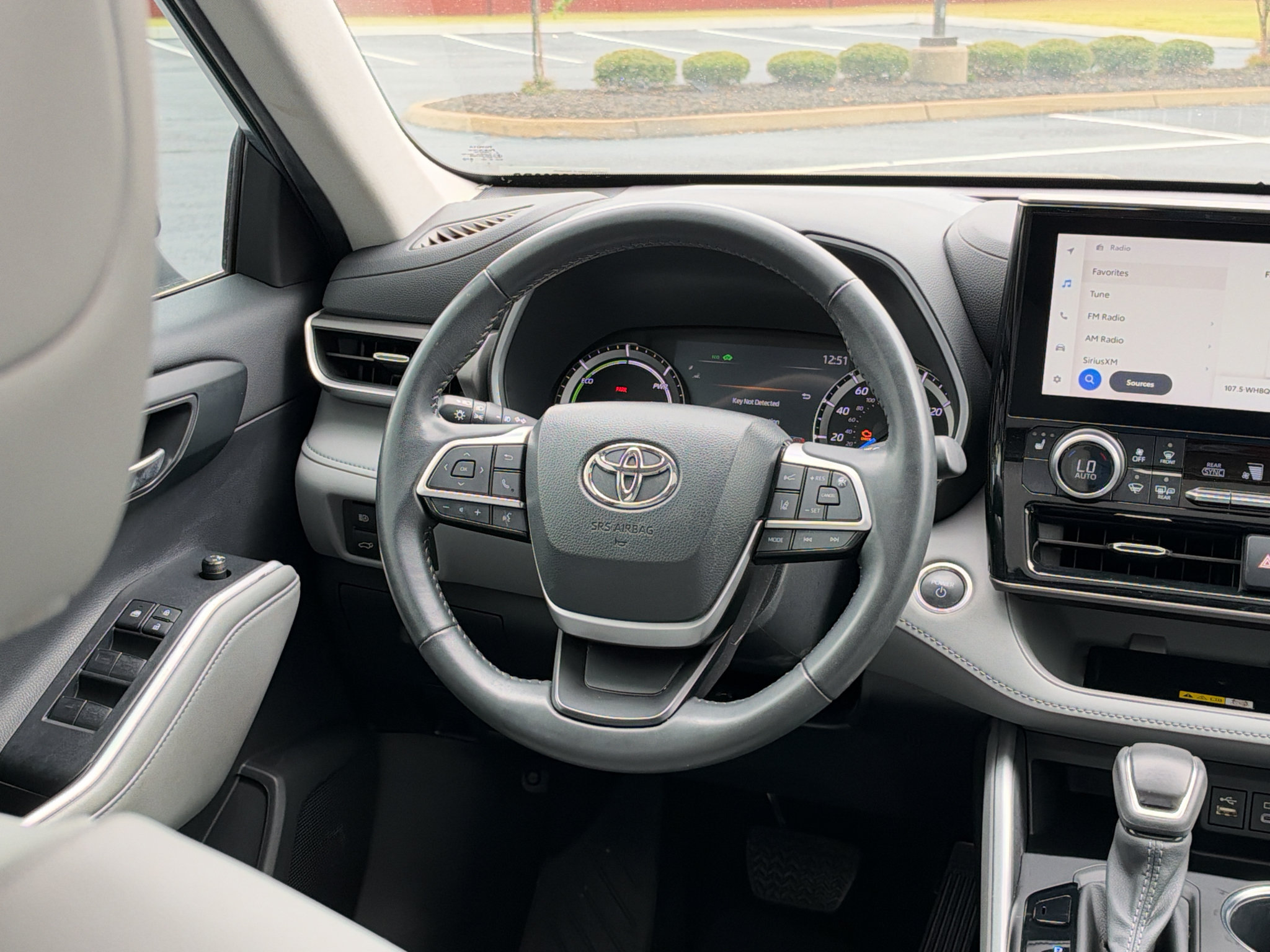 Used 2024 Toyota Highlander XLE FWD image 23