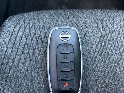 Used 2025 Nissan Rogue SV FWD image 27