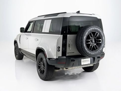 Used 2026 Land Rover Defender 110 X-Dynamic SE AWD/4WD image 4