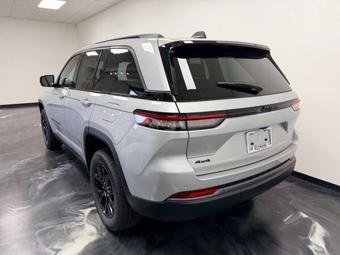 New 2026 Jeep Grand Cherokee Altitude AWD/4WD image 20