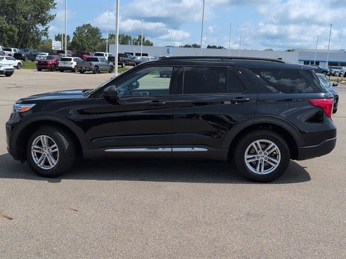 Used 2020 Ford Explorer XLT w/ Comfort Package AWD/4WD image 2