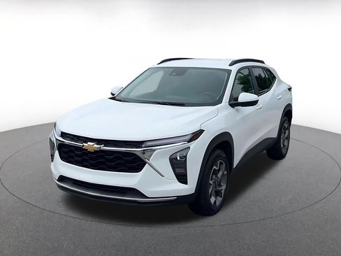 Used 2025 Chevrolet Trax LT FWD image 7