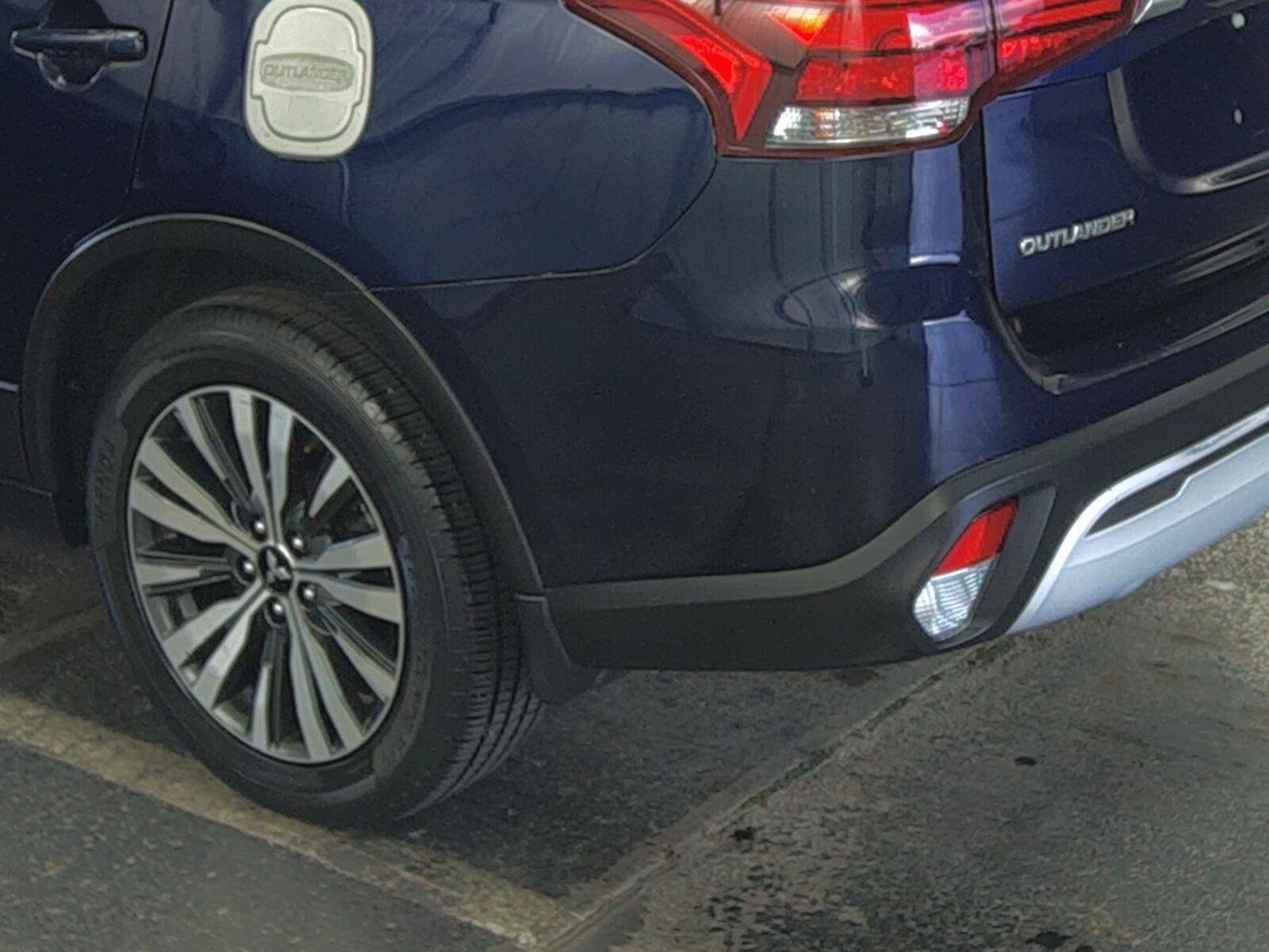 Used 2020 Mitsubishi Outlander FWD image 15