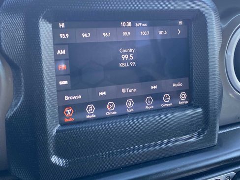 Used 2018 Jeep Wrangler Unlimited Sahara image 23