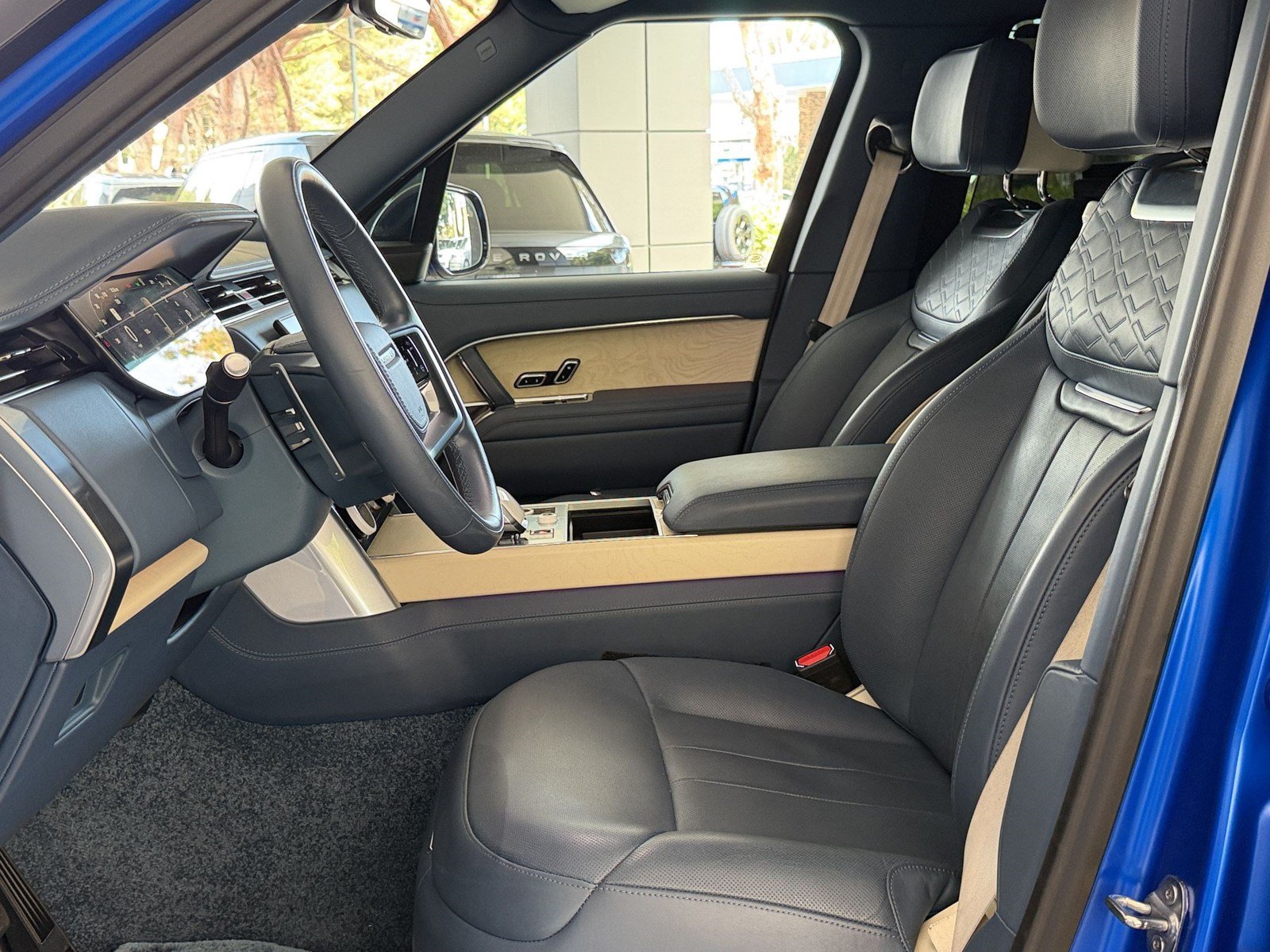 Used 2023 Land Rover Range Rover SV AWD/4WD image 28