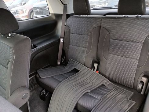 Used 2023 GMC Acadia SLE w/ Driver Convenience Package FWD image 29