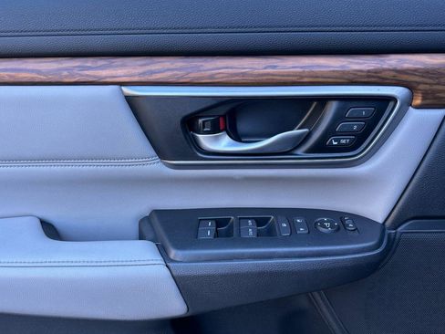 Used 2018 Honda CR-V Touring image 10