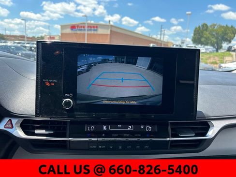 Used 2025 Toyota Sienna LE AWD/4WD image 19