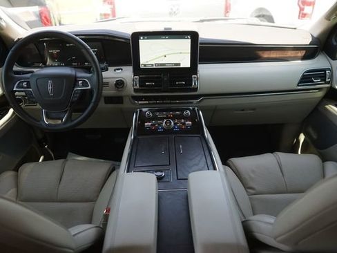 Used 2019 Lincoln Navigator Reserve AWD/4WD image 23