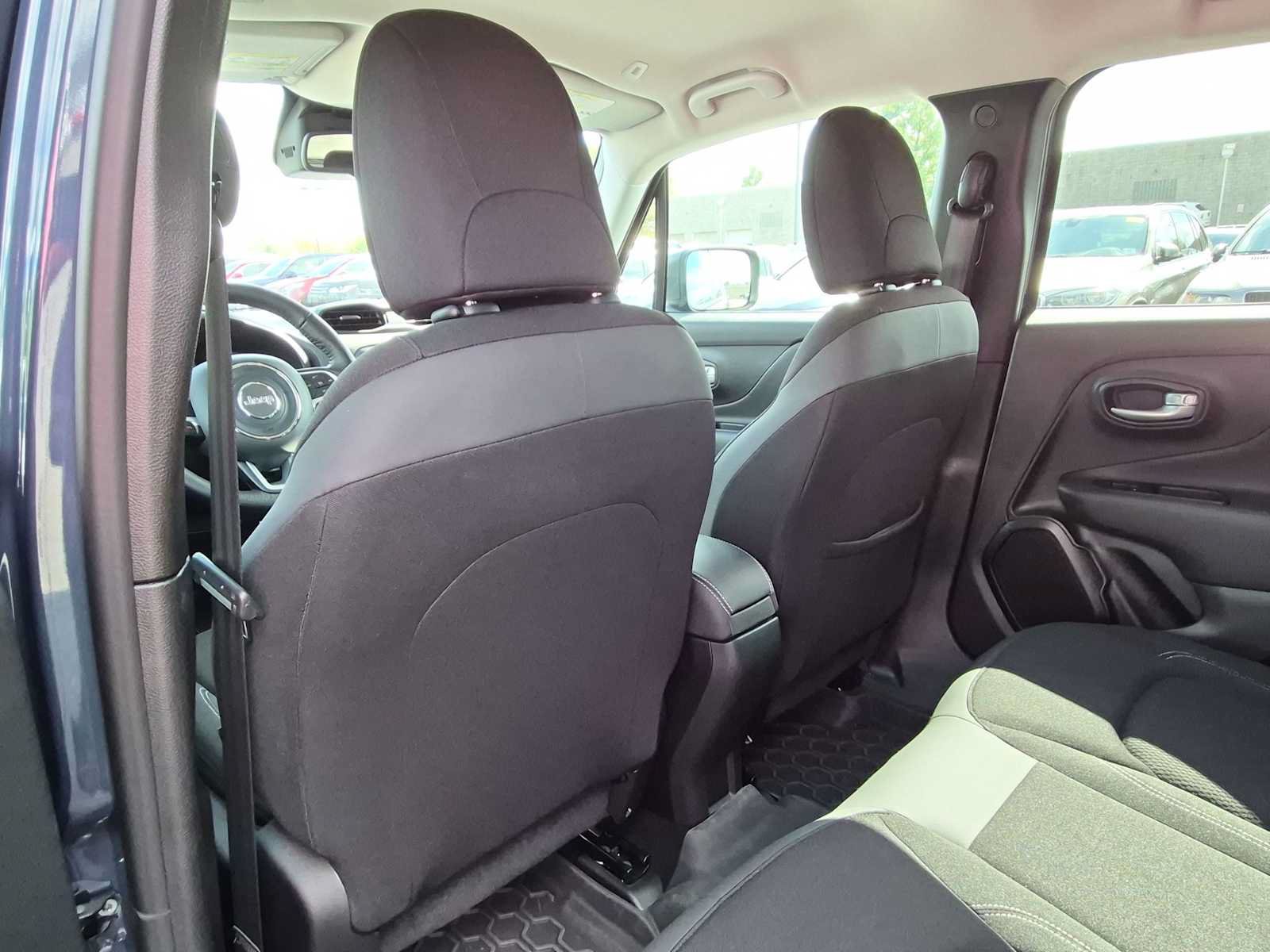Used 2023 Jeep Renegade Latitude w/ Premium Group AWD/4WD image 19