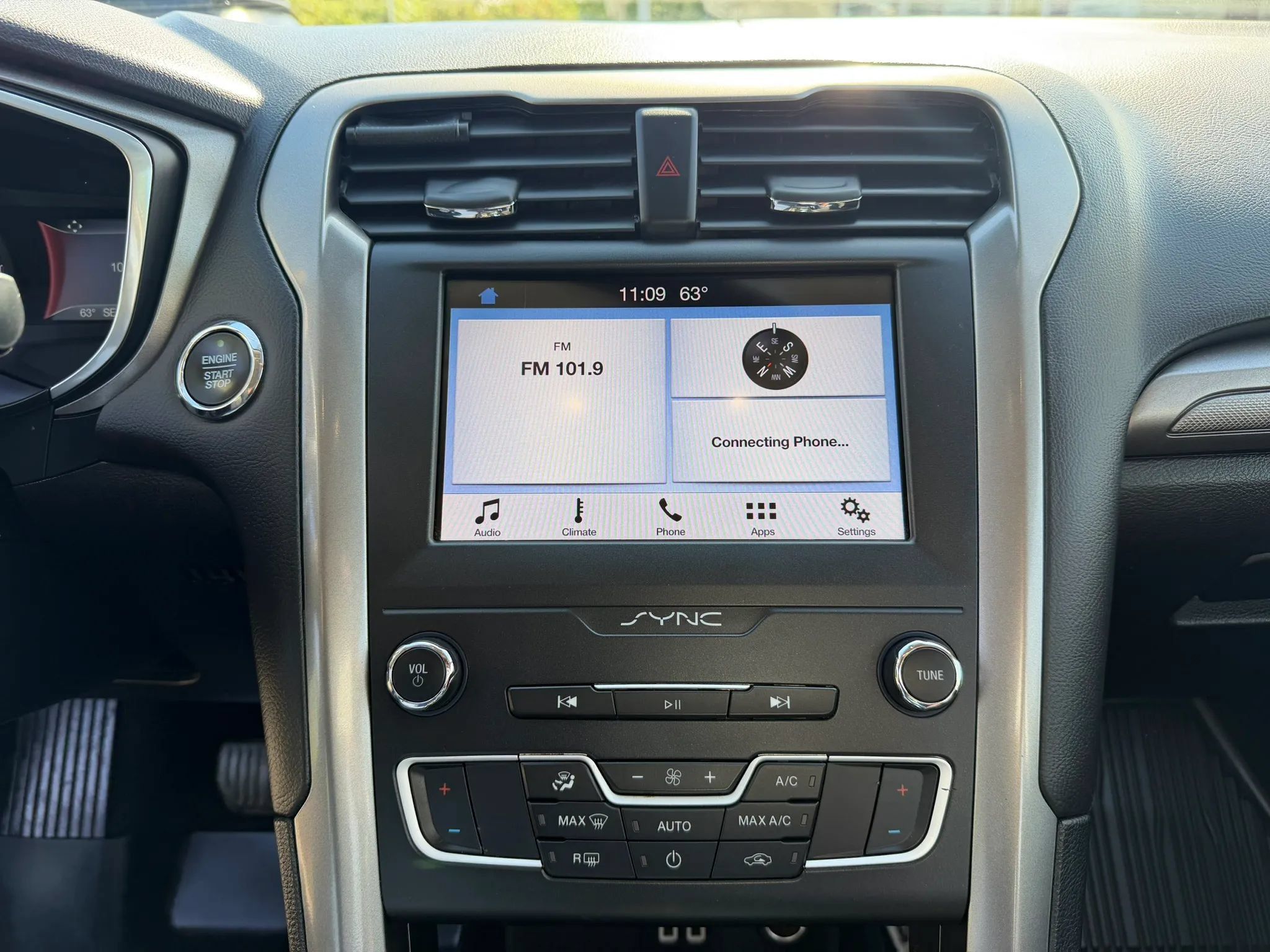 Used 2019 Ford Fusion SE FWD image 22
