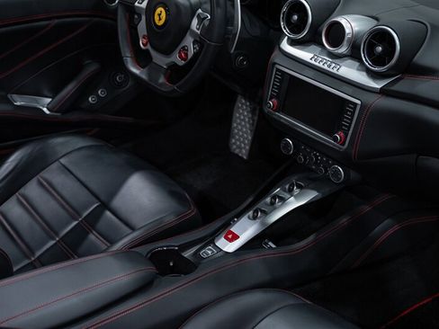Used 2016 Ferrari California T RWD image 59