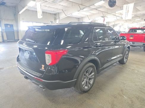 Used 2022 Ford Explorer XLT w/ Equipment Group 202A AWD/4WD image 3