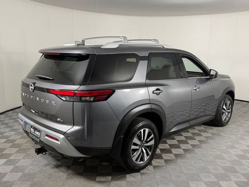 Used 2023 Nissan Pathfinder SL FWD image 10