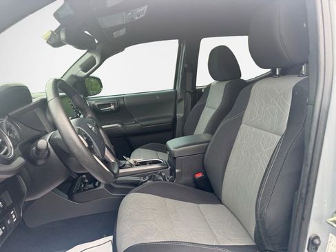 Used 2020 Toyota Tacoma TRD Sport AWD/4WD image 10