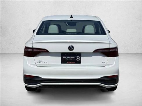 Used 2023 Volkswagen Jetta SE FWD image 6