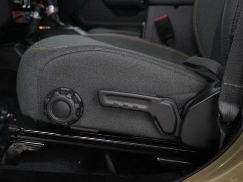 Used 2025 Jeep Wrangler Willys AWD/4WD image 20