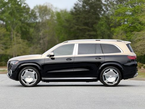 Used 2024 Mercedes-Benz Maybach GLS 600 4MATIC image 9