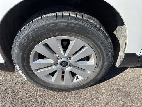 Used 2017 Subaru Outback 2.5i Premium image 6