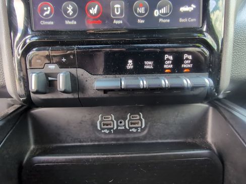 Used 2020 RAM 1500 Laramie w/ Sport Appearance Package AWD/4WD image 23