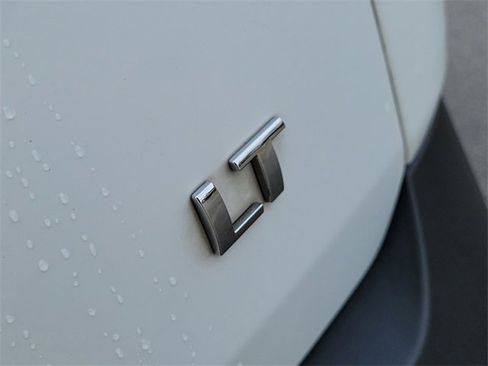 Used 2020 Chevrolet Traverse LT image 9