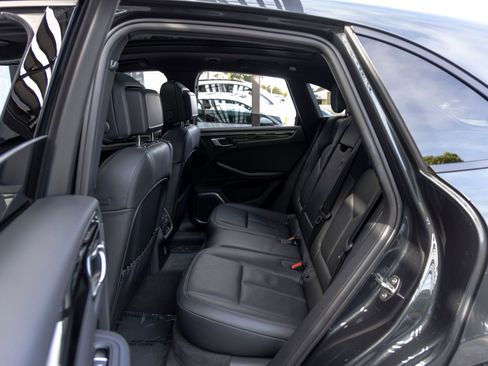 Certified 2023 Porsche Macan AWD/4WD image 45
