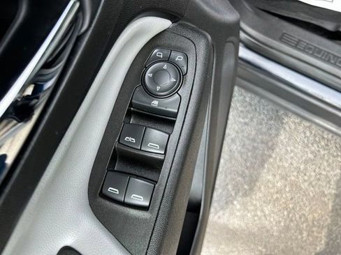 Used 2021 Chevrolet Equinox LS w/ LS Convenience Package AWD/4WD image 11