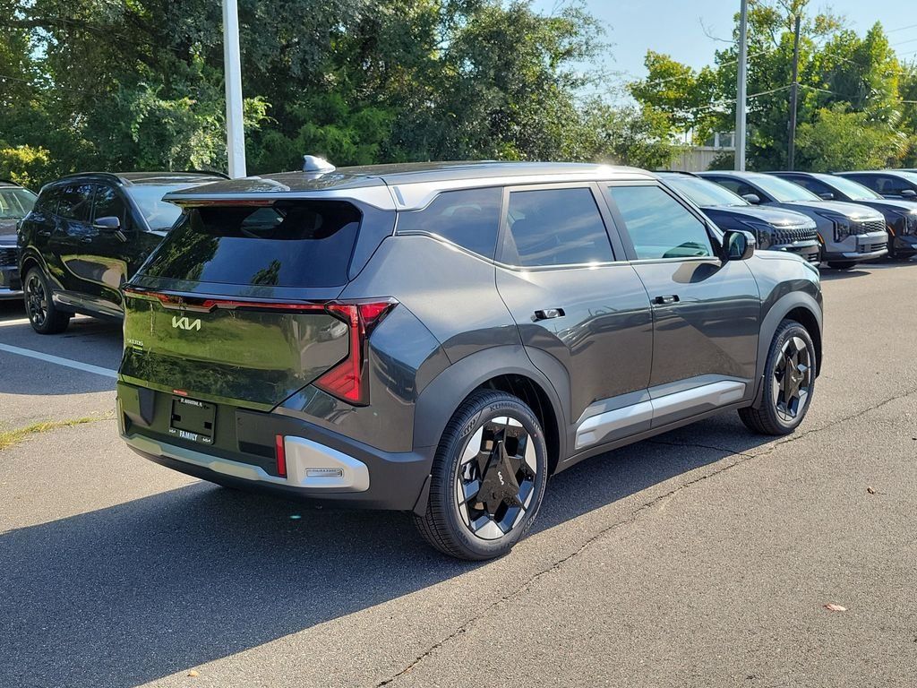 New 2027 Kia Seltos S FWD image 6