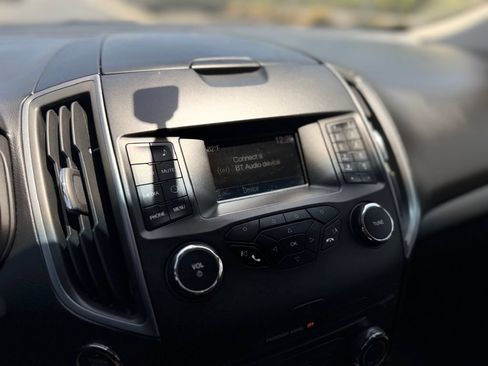 Used 2018 Ford Edge SE FWD image 17