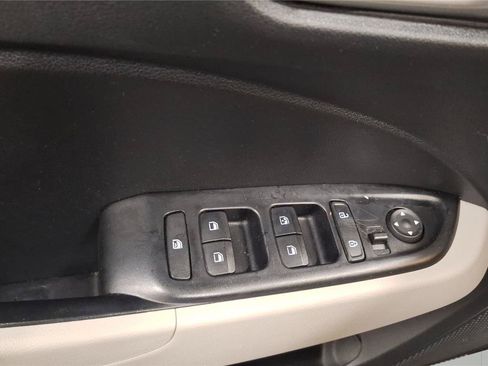 Used 2023 Hyundai Venue SEL FWD image 24