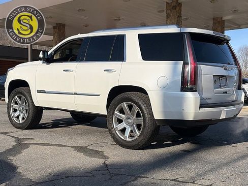 Used 2017 Cadillac Escalade Luxury image 4