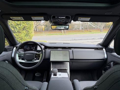 New 2025 Land Rover Range Rover SE image 9