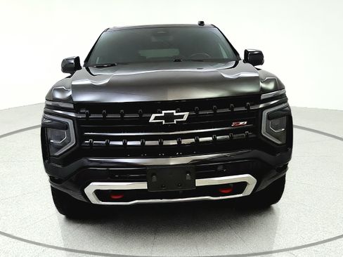 Used 2025 Chevrolet Suburban Z71 AWD/4WD image 2