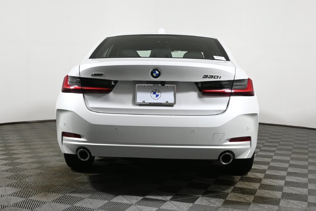 Used 2026 BMW 330i xDrive Sedan w/ Premium Package AWD/4WD image 6