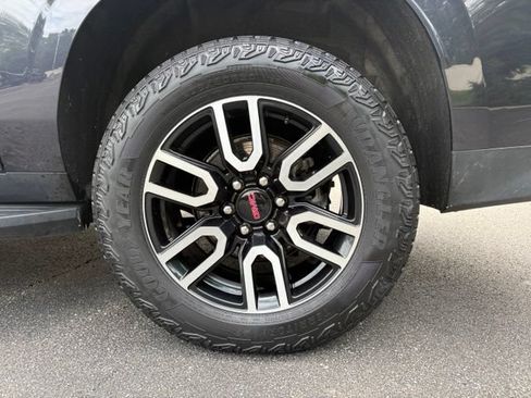 Used 2023 GMC Yukon XL AT4 AWD/4WD image 17