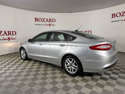 Used 2016 Ford Fusion SE FWD image 8