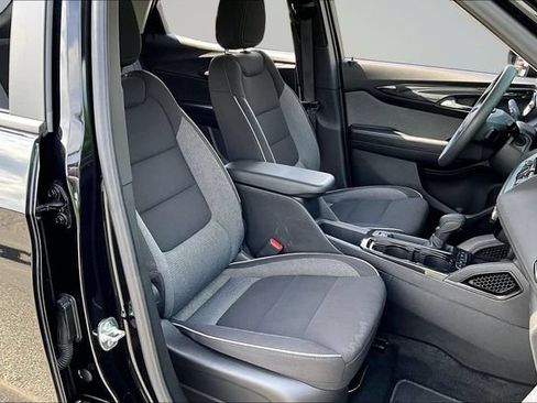 Used 2025 Chevrolet TrailBlazer LT AWD/4WD image 26