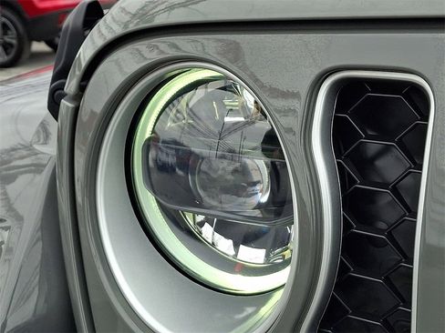 Used 2023 Jeep Wrangler Unlimited Sahara image 11