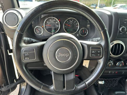 Used 2018 Jeep Wrangler Unlimited Sahara image 19