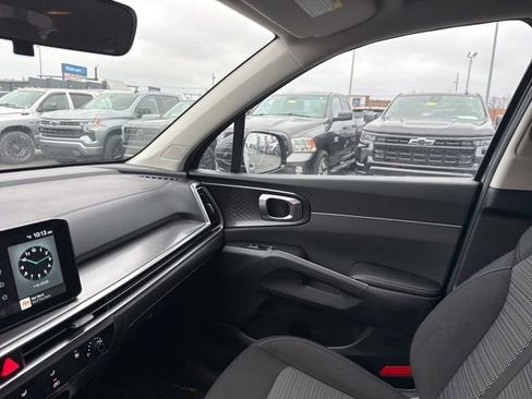 Used 2025 Kia Sorento LX image 22