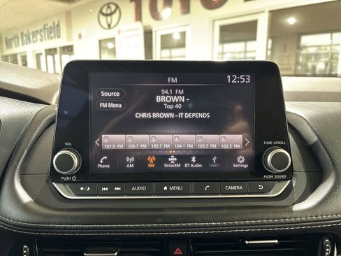 Used 2023 Nissan Rogue SV image 16