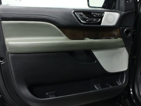 Used 2022 Lincoln Navigator L Black Label AWD/4WD image 11