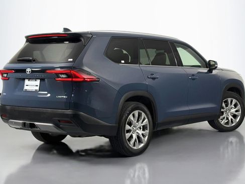 Used 2025 Toyota Grand Highlander AWD image 13