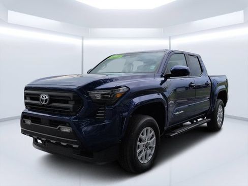 Used 2025 Toyota Tacoma SR5 AWD/4WD image 7