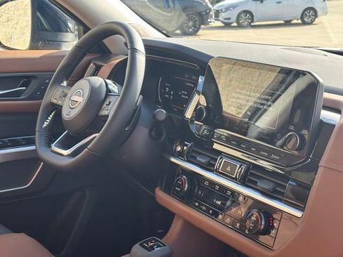 New 2025 Nissan Pathfinder Platinum w/ Black Appearance Package image 21