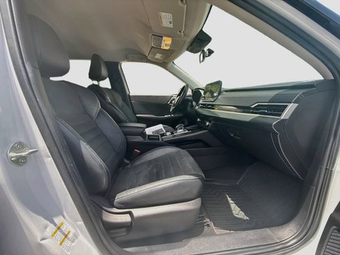 Used 2022 Mitsubishi Outlander SE FWD image 32