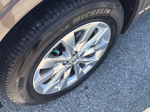 Used 2017 Buick Envision Essence FWD image 9
