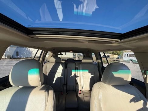 Used 2010 Toyota Highlander SE image 28