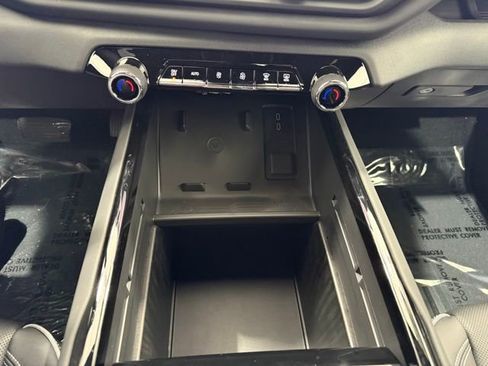 Used 2025 Chevrolet Silverado EV LT image 39