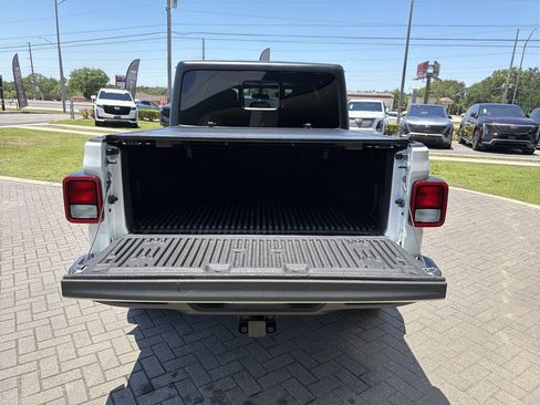 Used 2023 Jeep Gladiator Sport AWD/4WD image 11